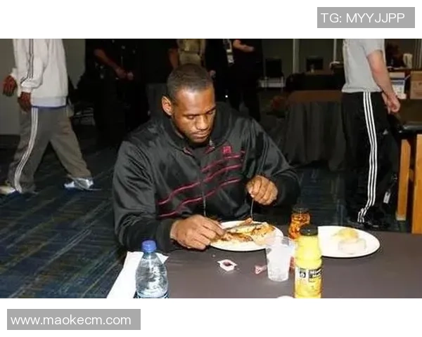 身体素质劲爆的足球球星如何通过训练与饮食保持巅峰状态